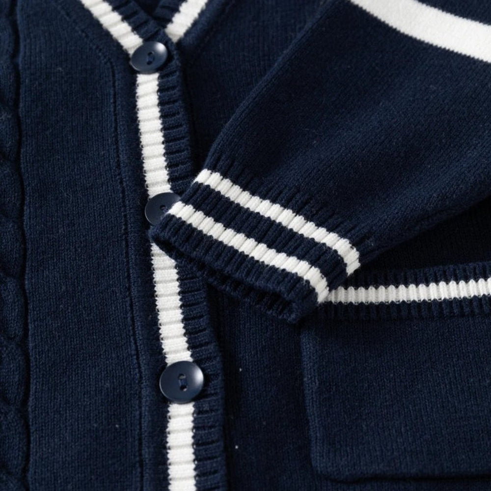 ! Little Charm Jongens Vest – Klassiek Gebreid Design